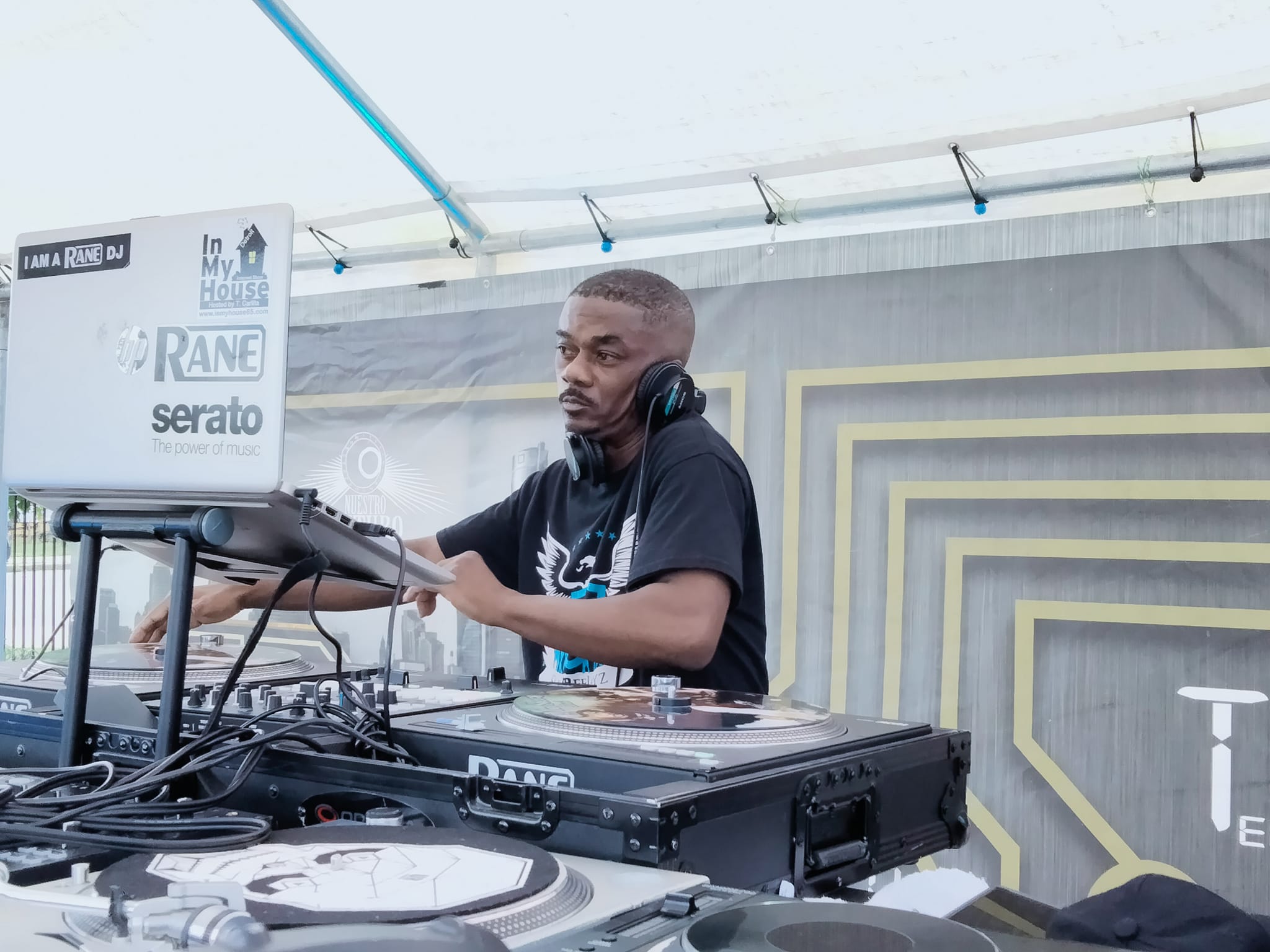 DJ TWO SHEEZY