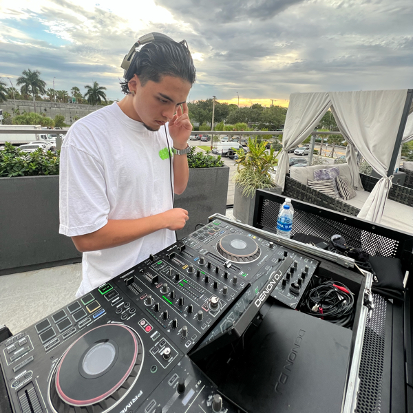 VAXTIAN DJ
