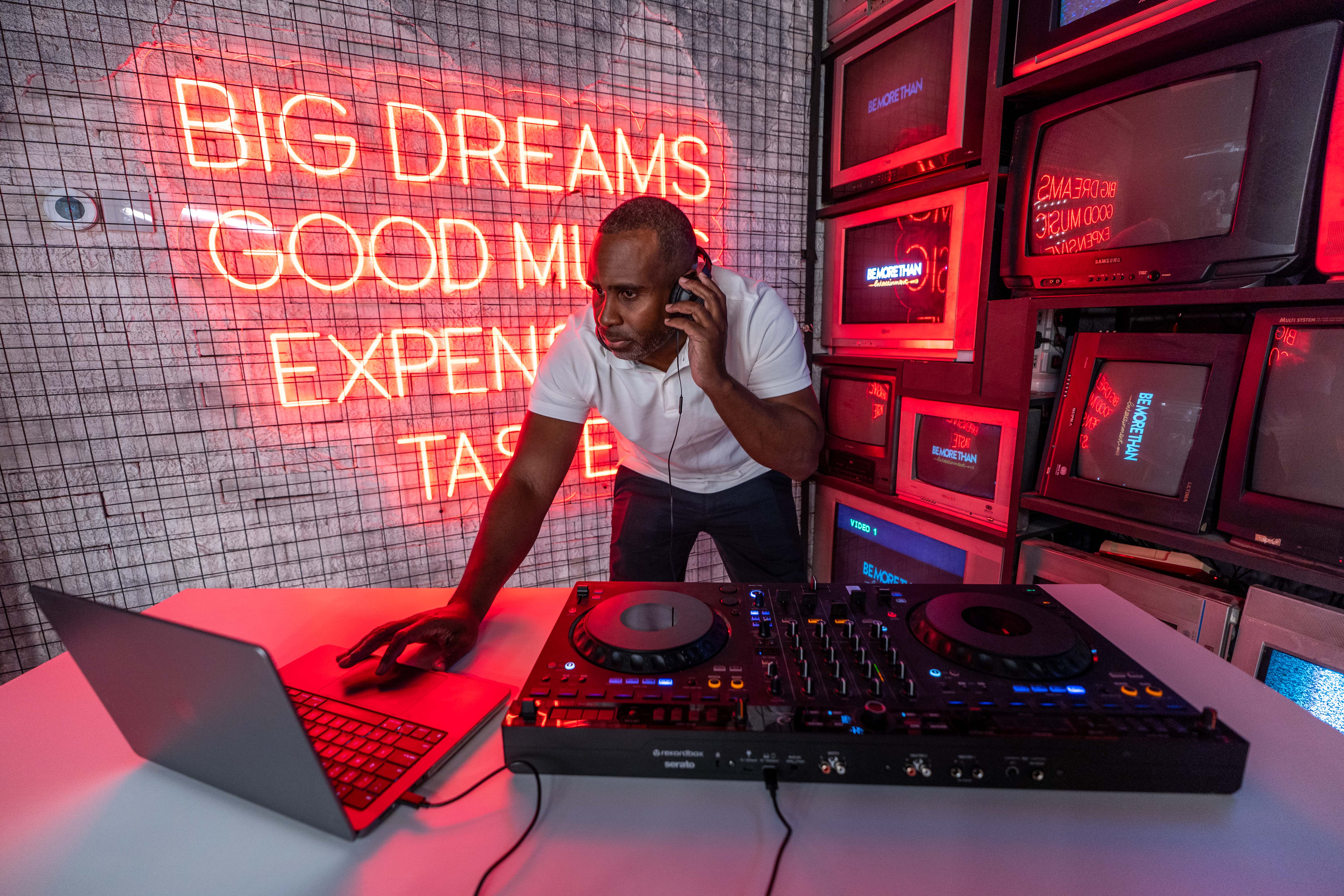 DJ Dean Michael