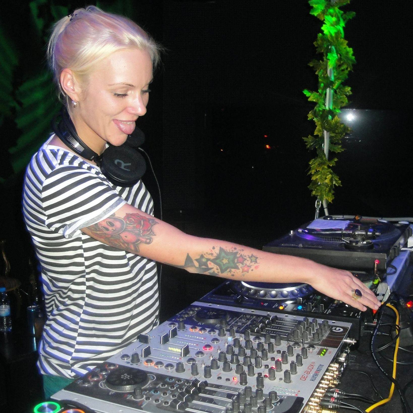 DJ TORA ZOHARA