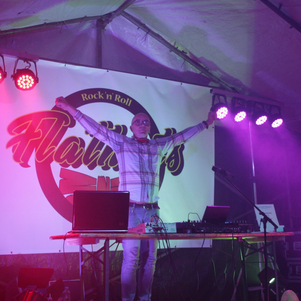 DJ CAPTRAXX
