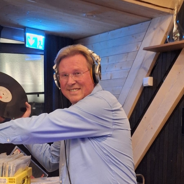 Dj Larry