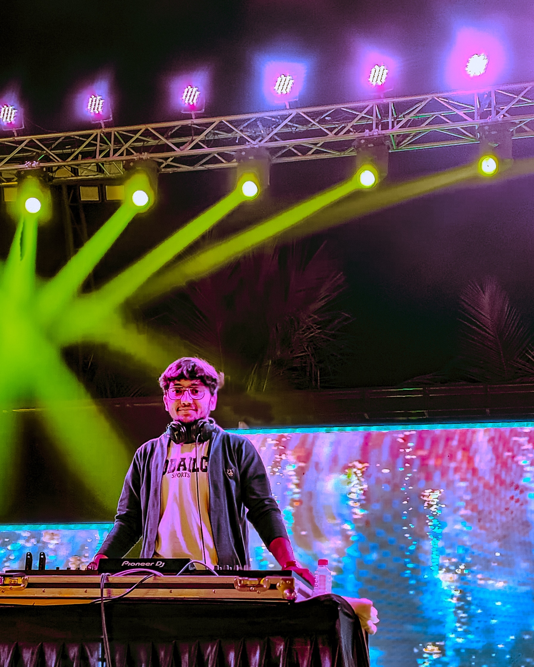 DJ NEON!