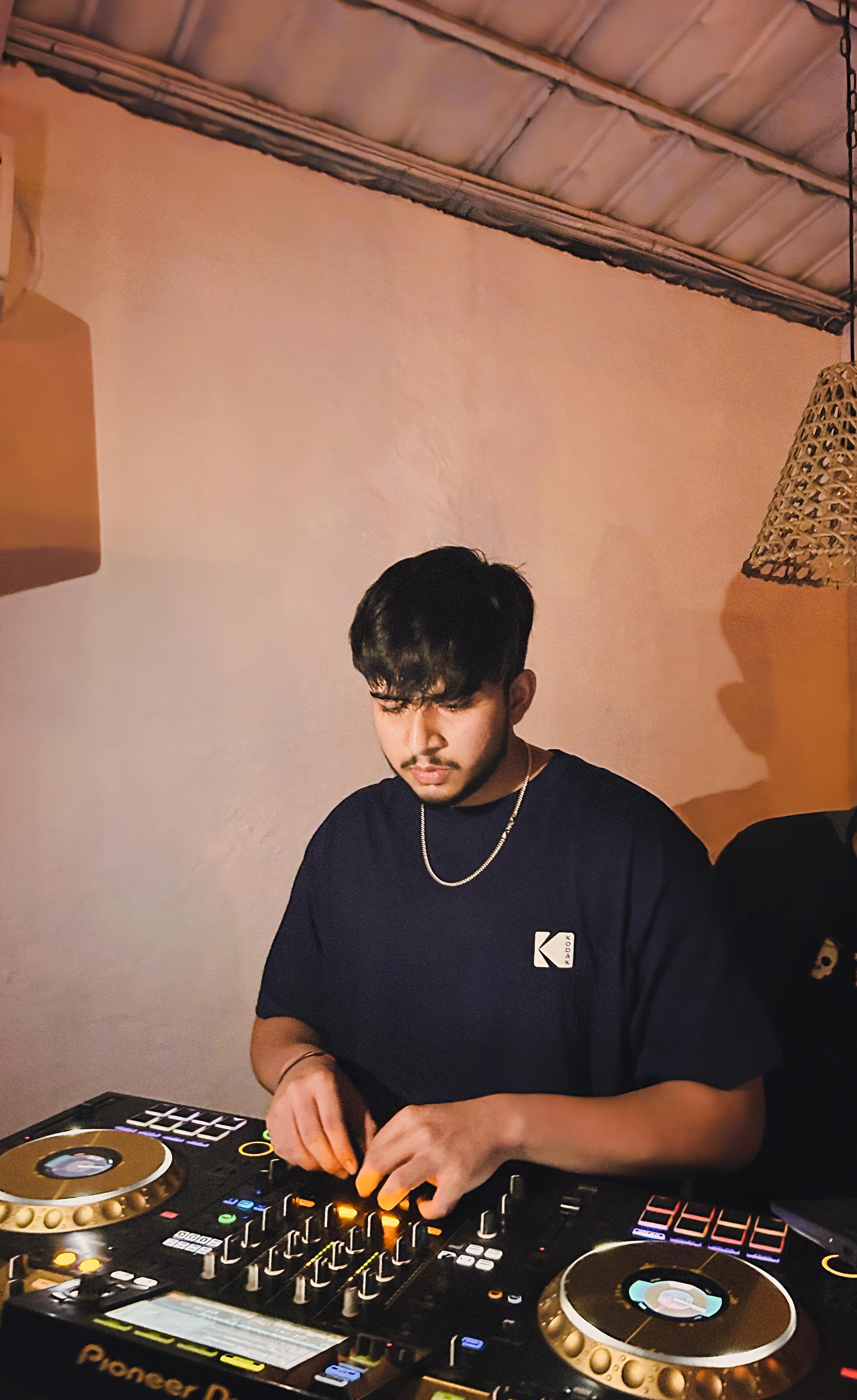 DJ YNTRA