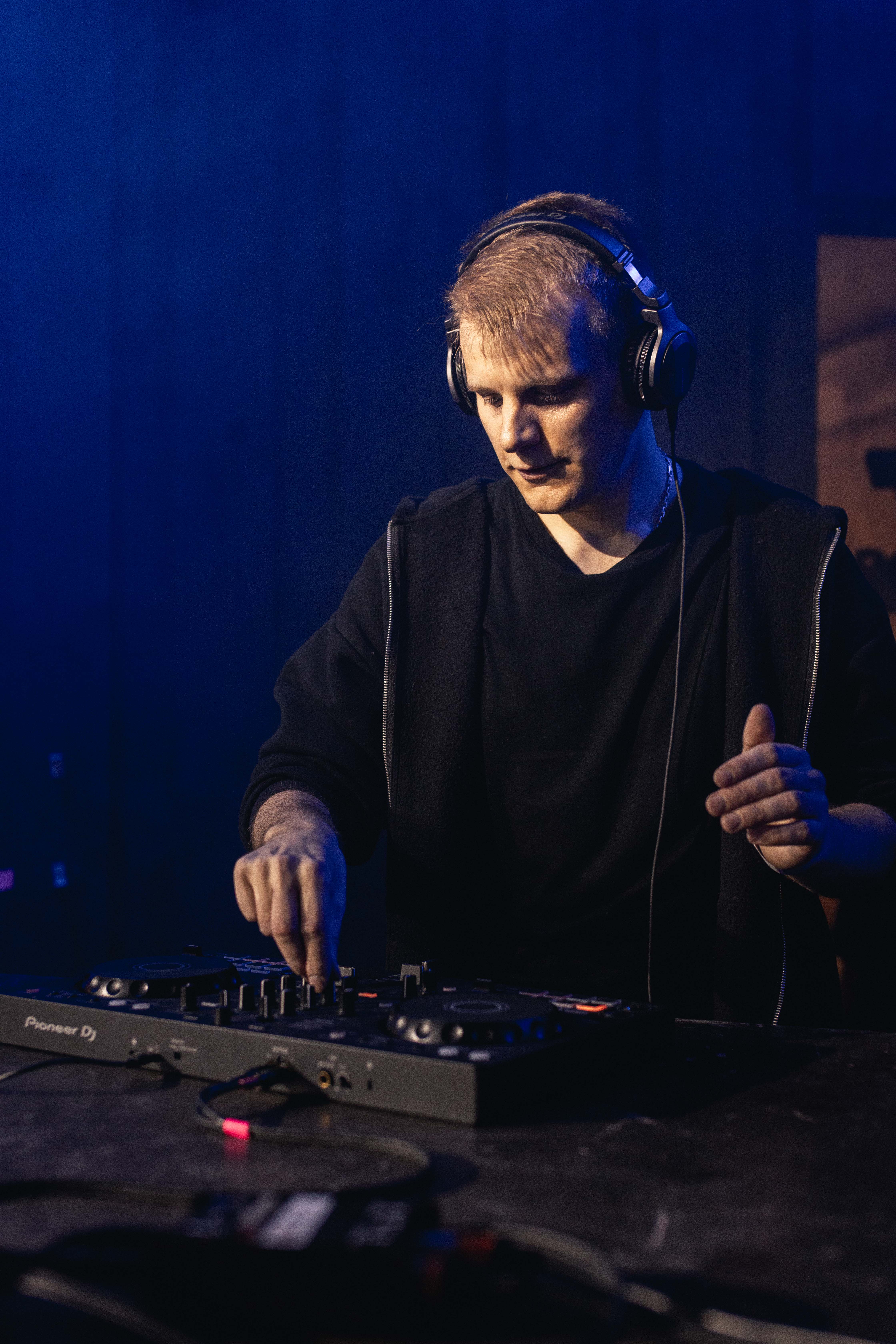 DJ DENOVA
