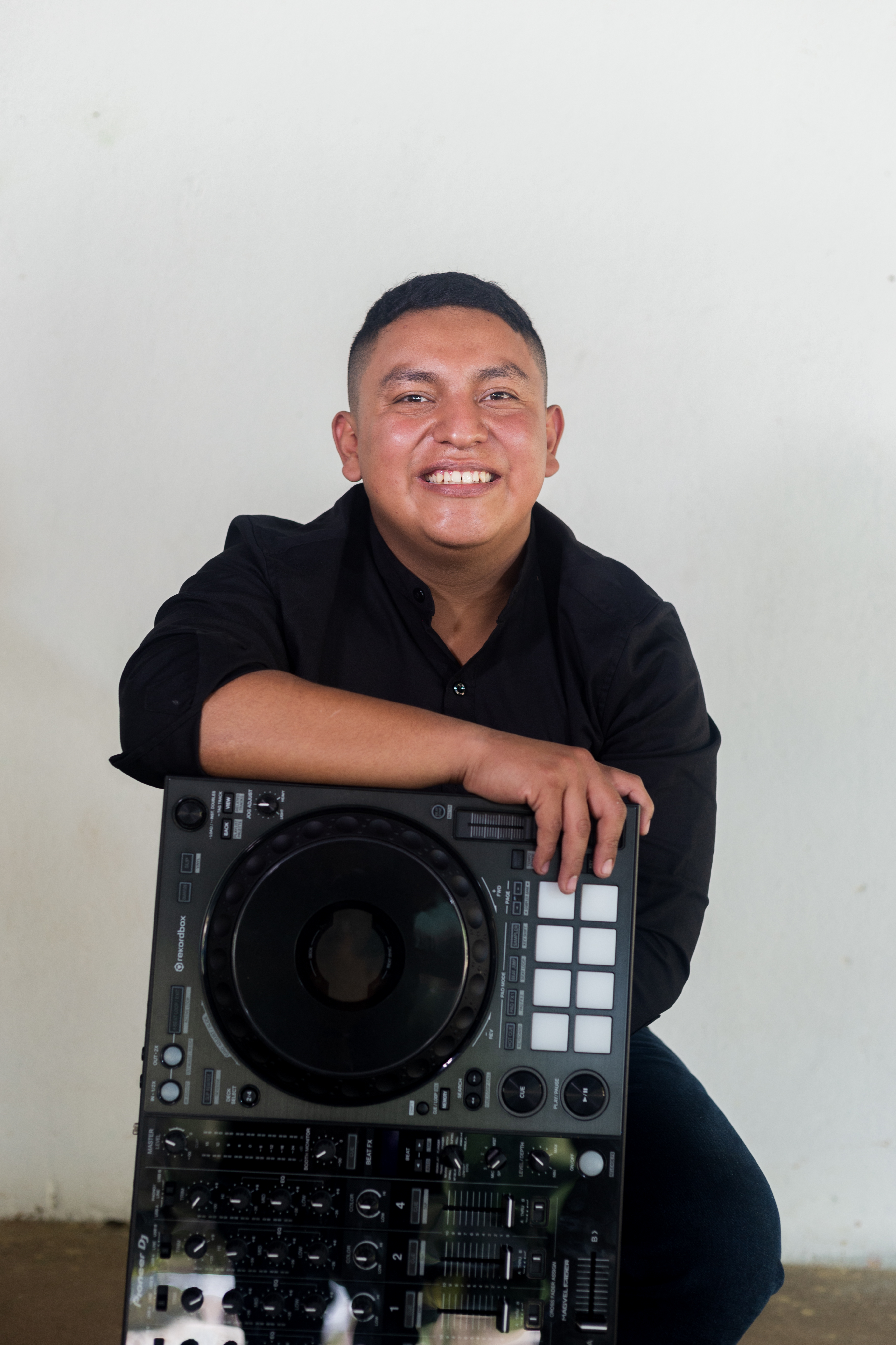 DJ Josue Mendez
