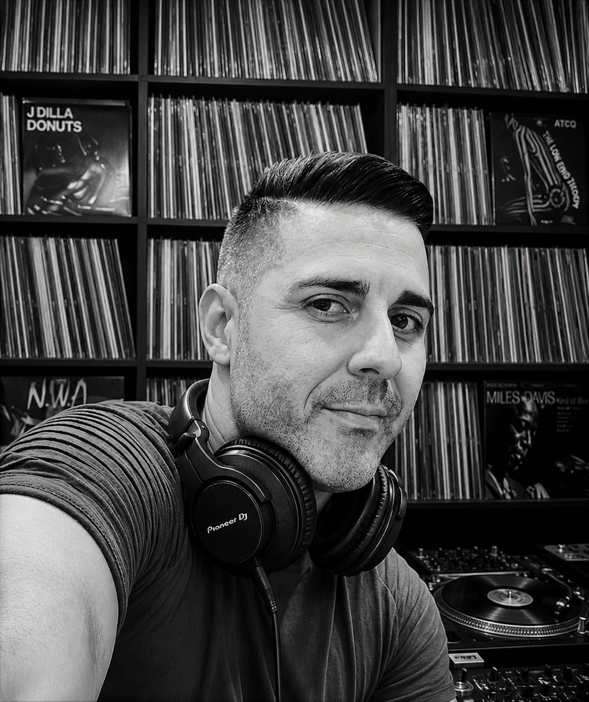 DJ SAM KNOX