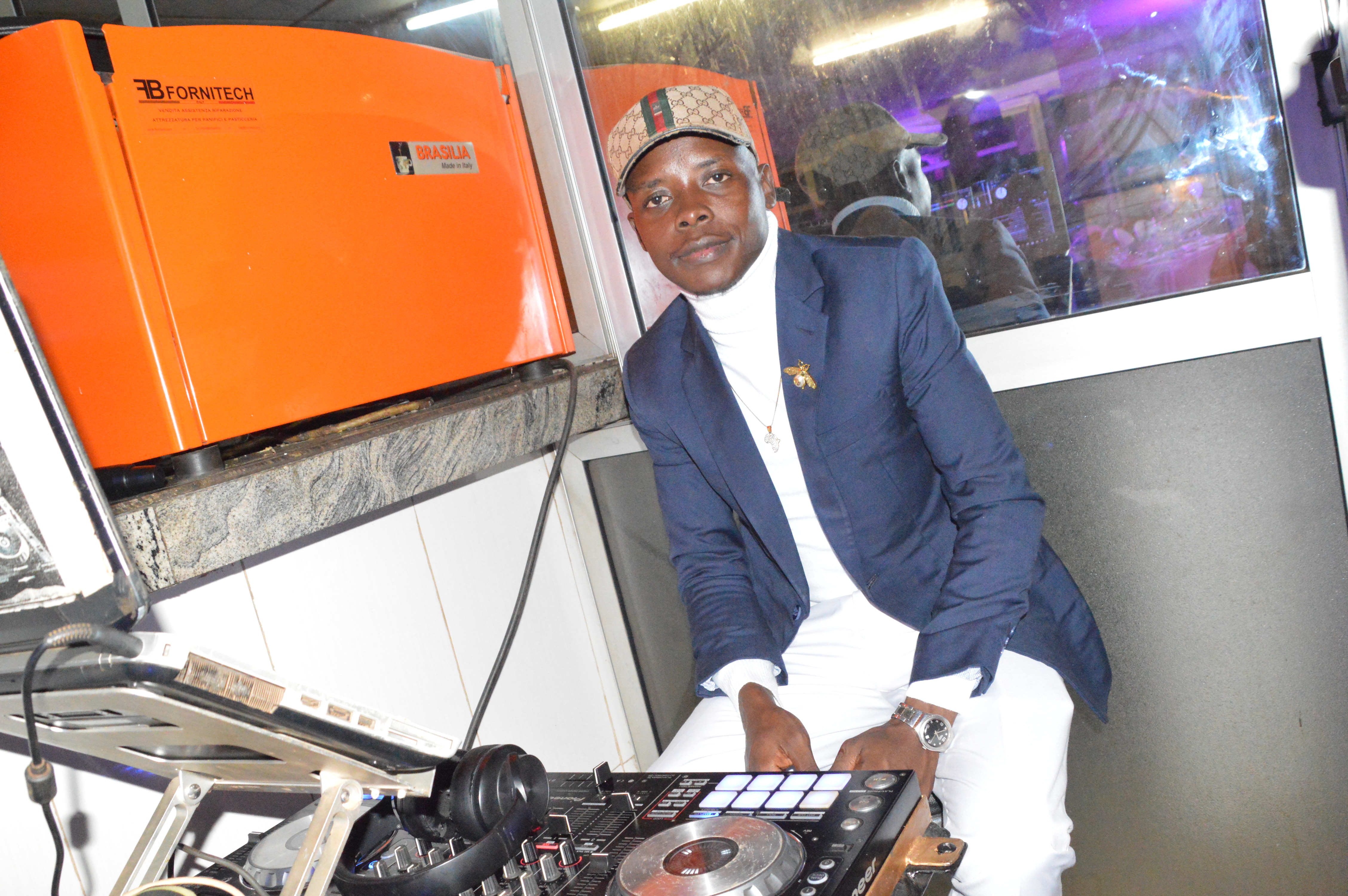 DJ Borel la menace