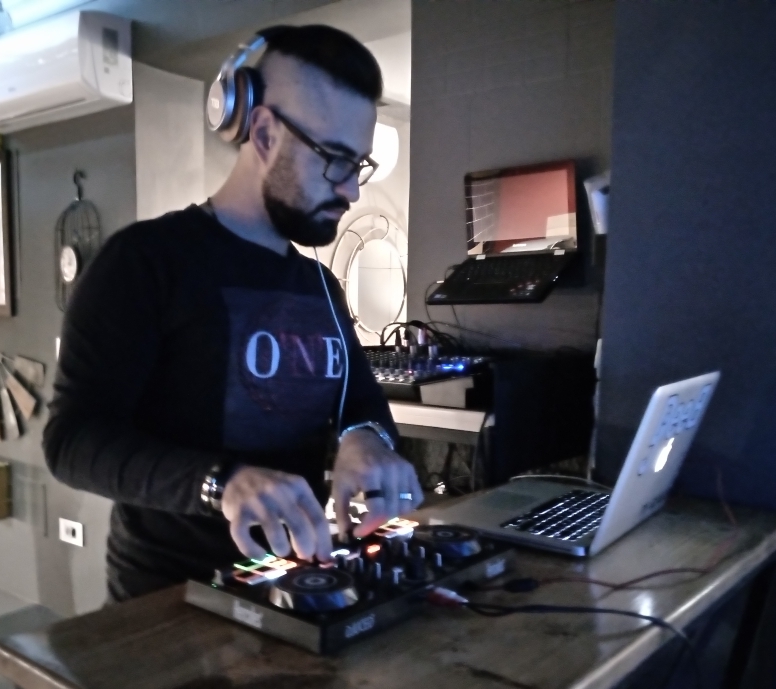 Dj deeb