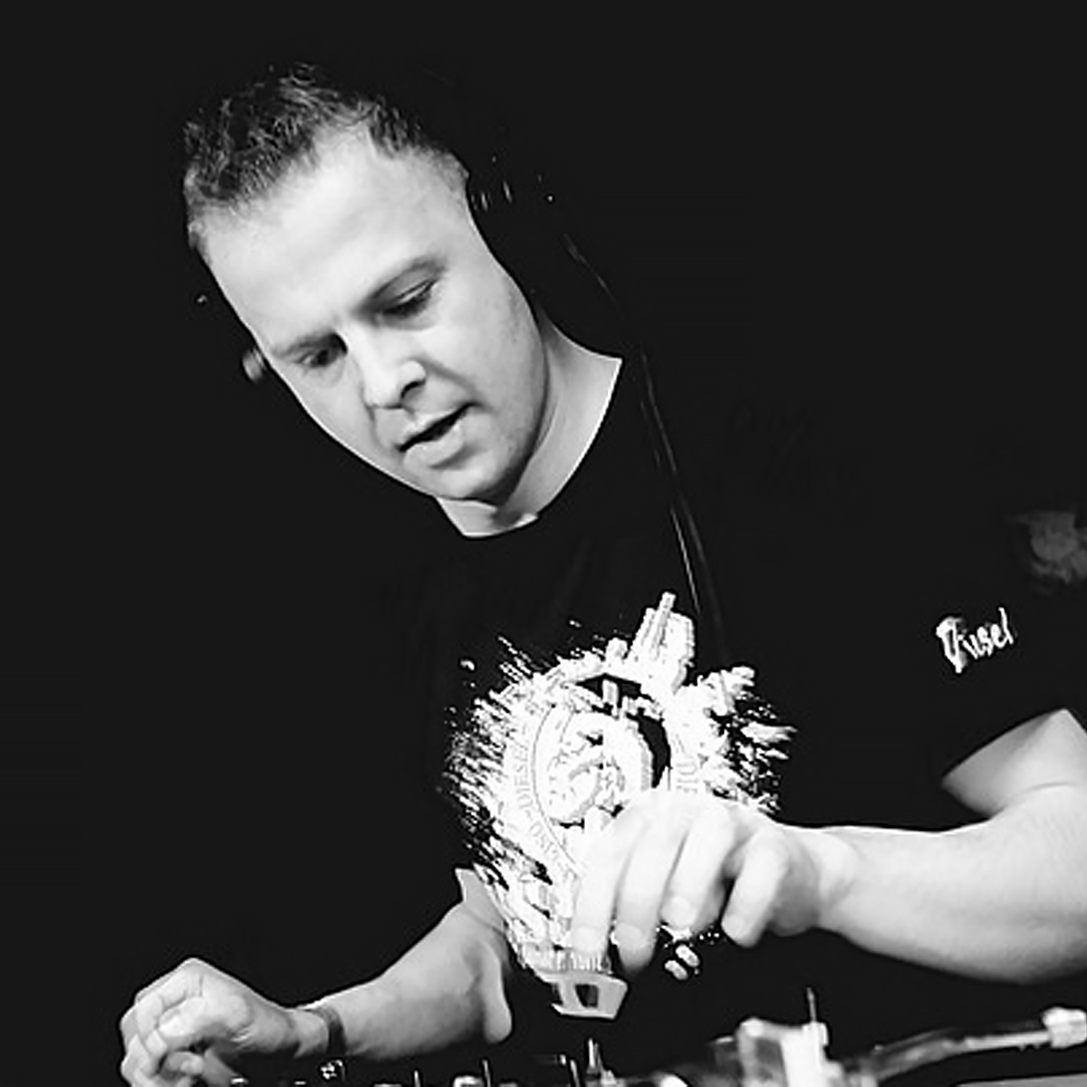DJ GROM