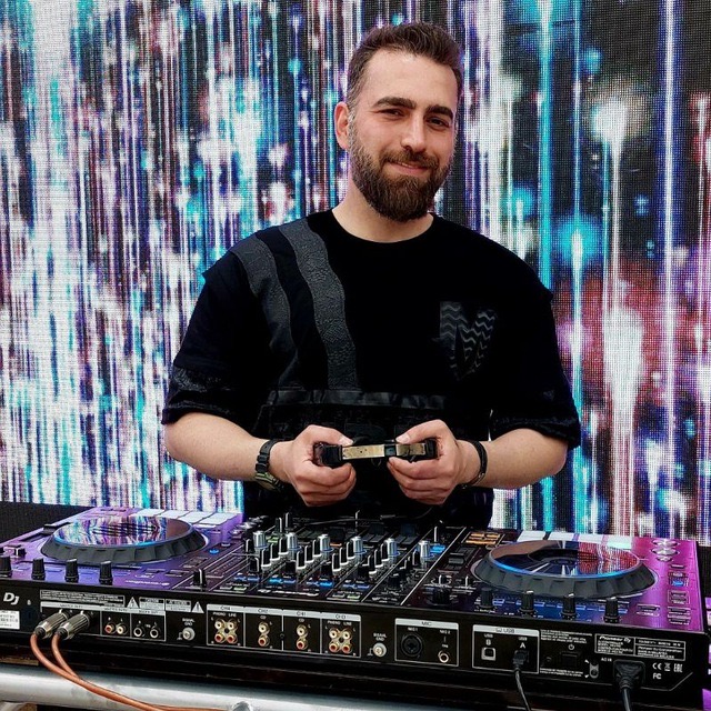 DJ