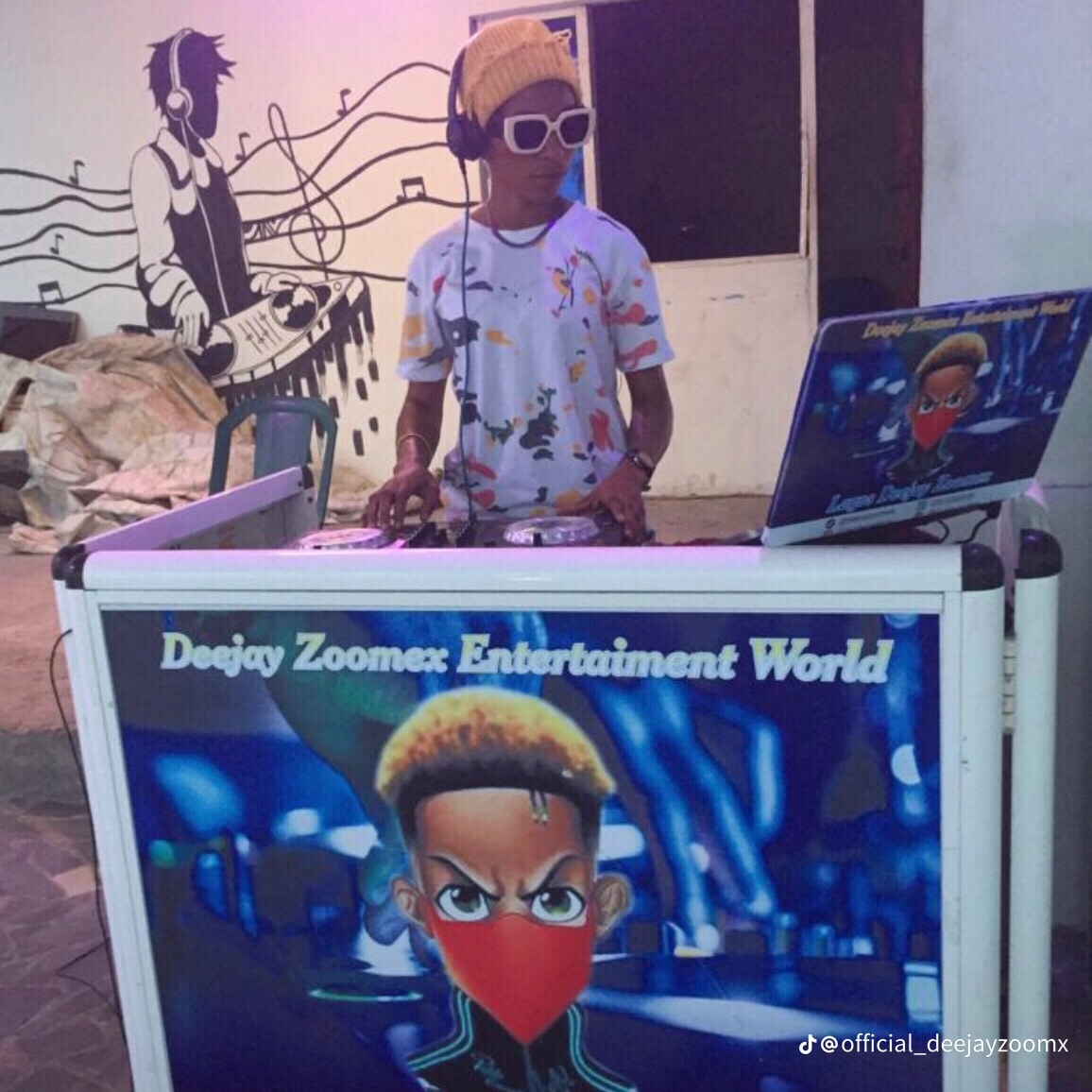 Bselect, Davido, Omitutu