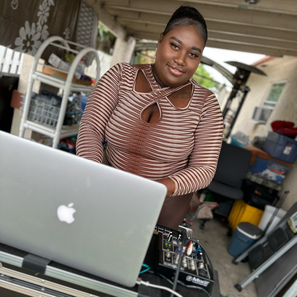 Dj Holly Sweets