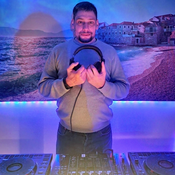 DJ Mindluxx