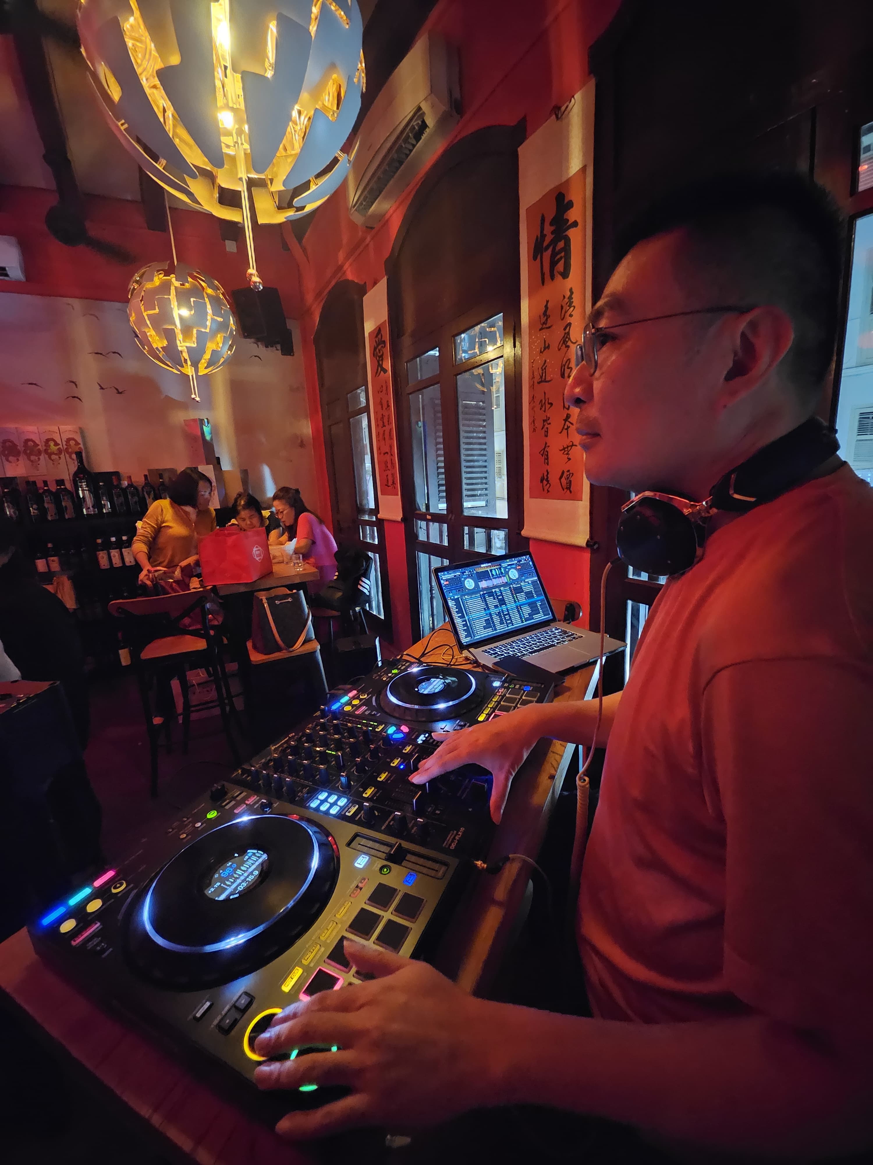 DJ AweSoMe